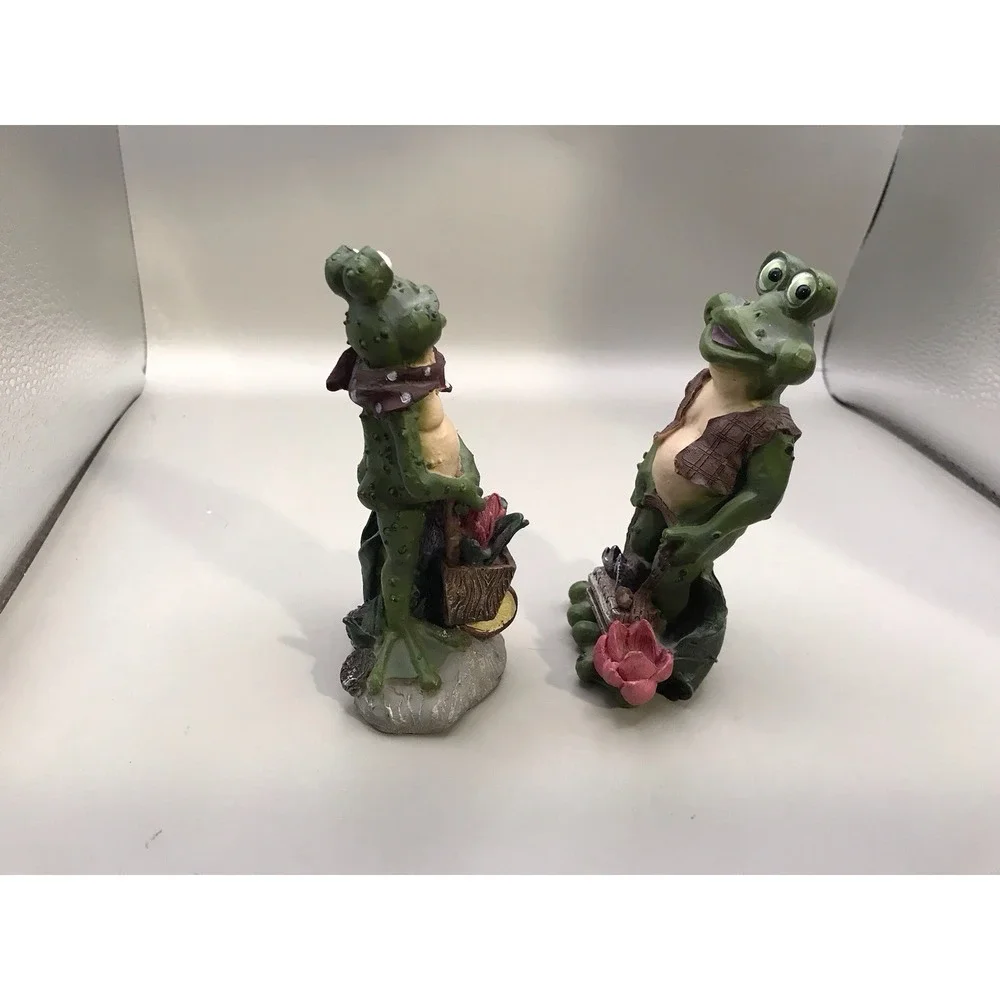 Pair Of Resin Gardening Frogs 2